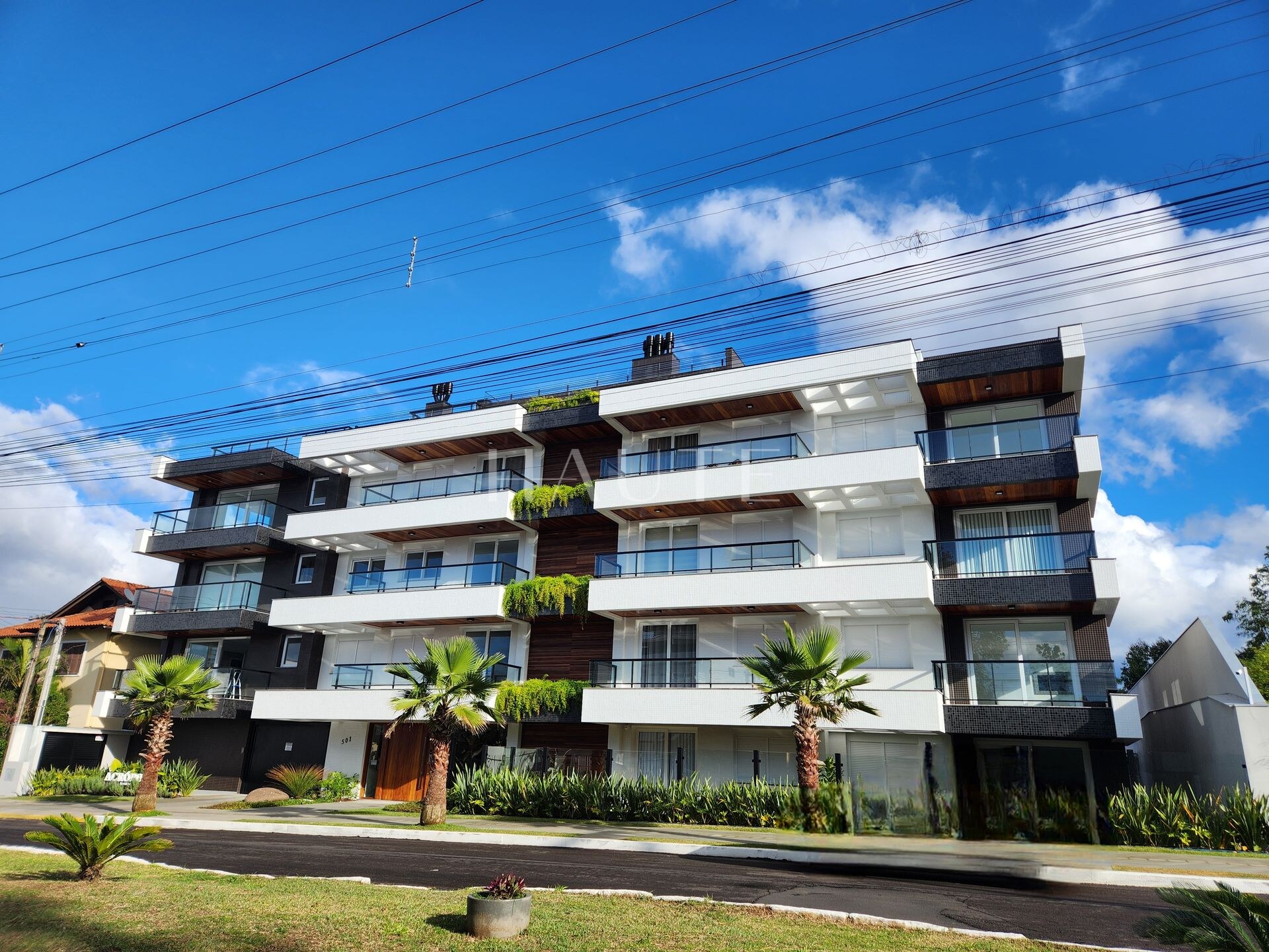 Apartamento 3 dormitórios (1 suíte) com 1 vaga e 160,86 m²