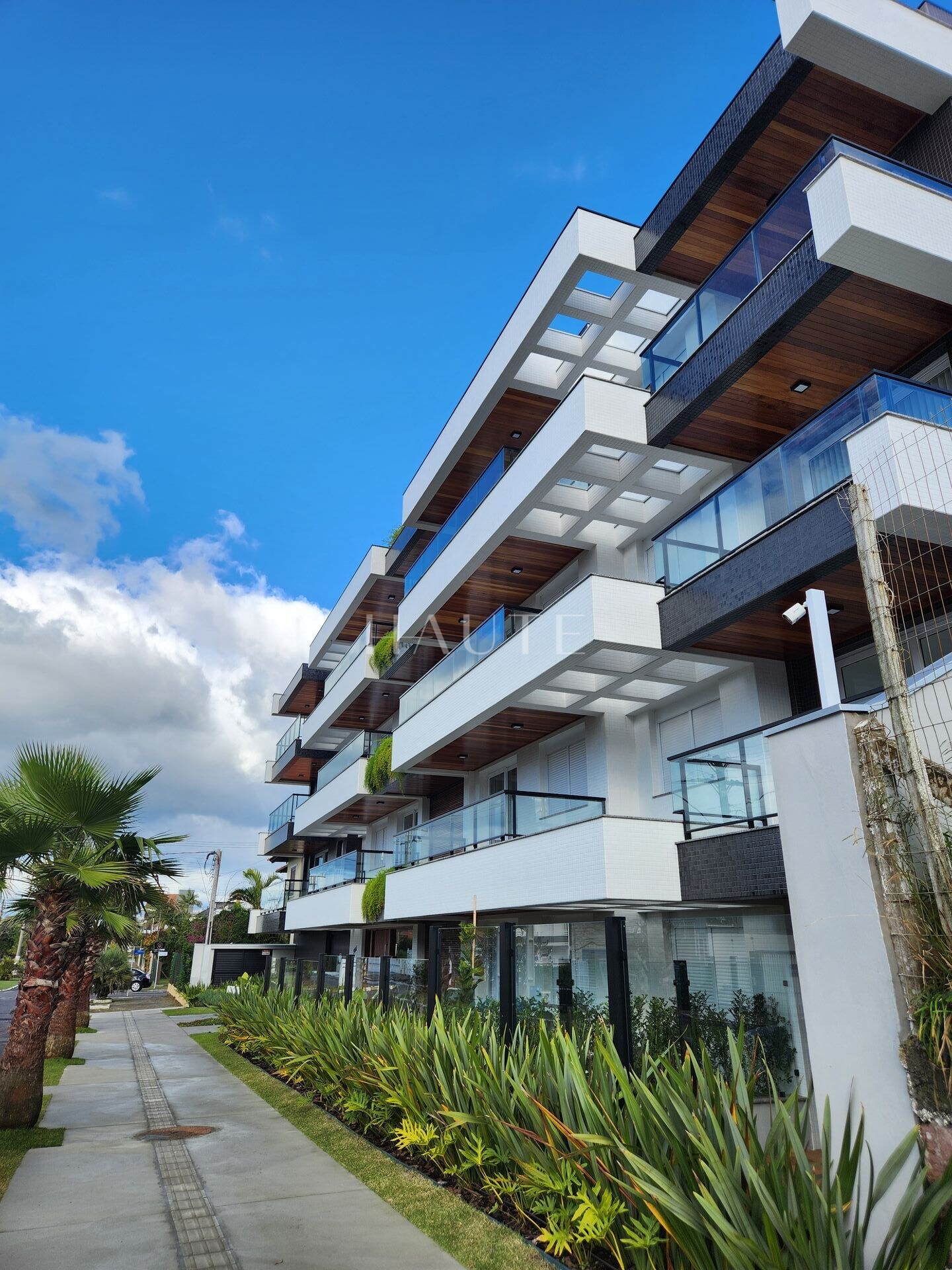 Apartamento 2 dormitórios com suíte e 1 vaga, 88,06 m²