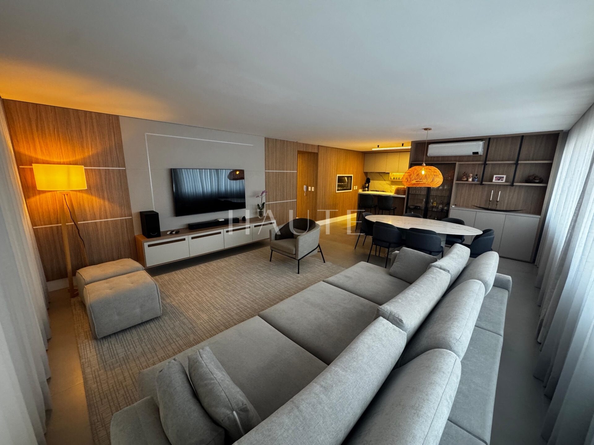 Apartamento 3 suítes com sacada fechada e 2 vagas
