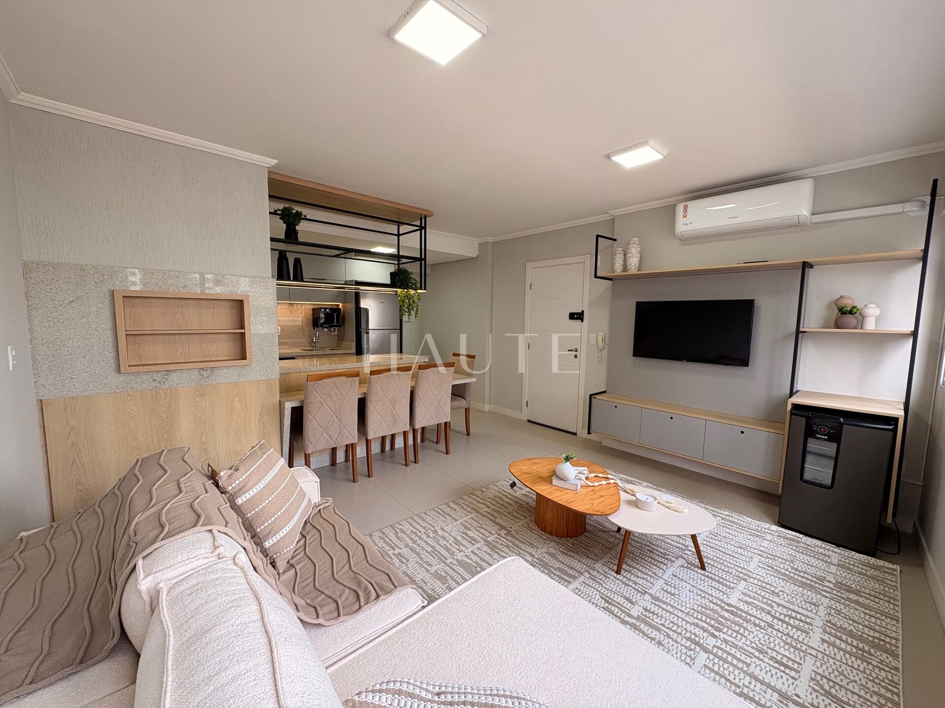 Apartamento 2 dormitórios (1 suíte) com 2 vagas e 73m²