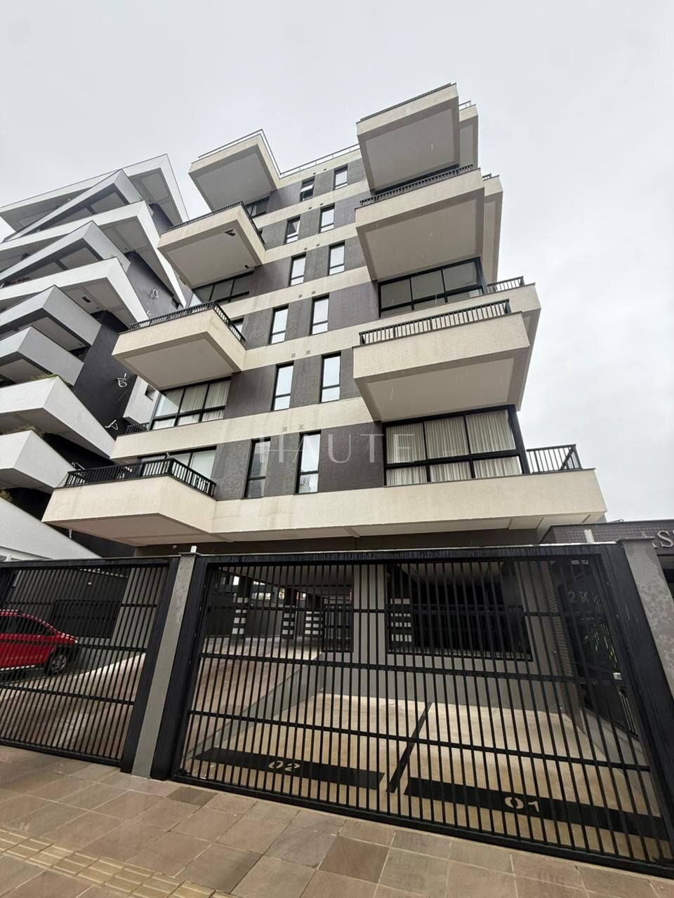 Apartamento 2 dormitórios (1 suíte) com 1 vaga no Aston
