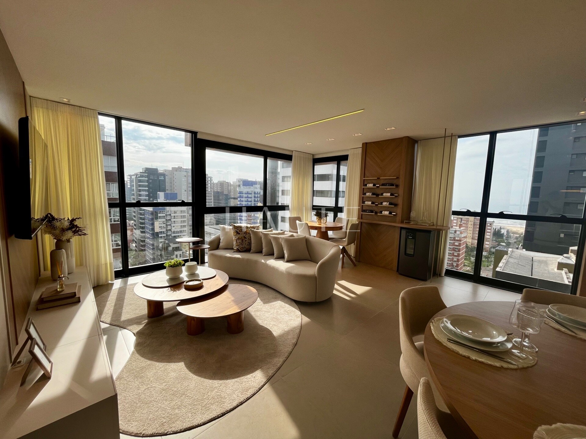 Apartamento 2 dormitórios com 2 suítes e 2 vagas em Torres