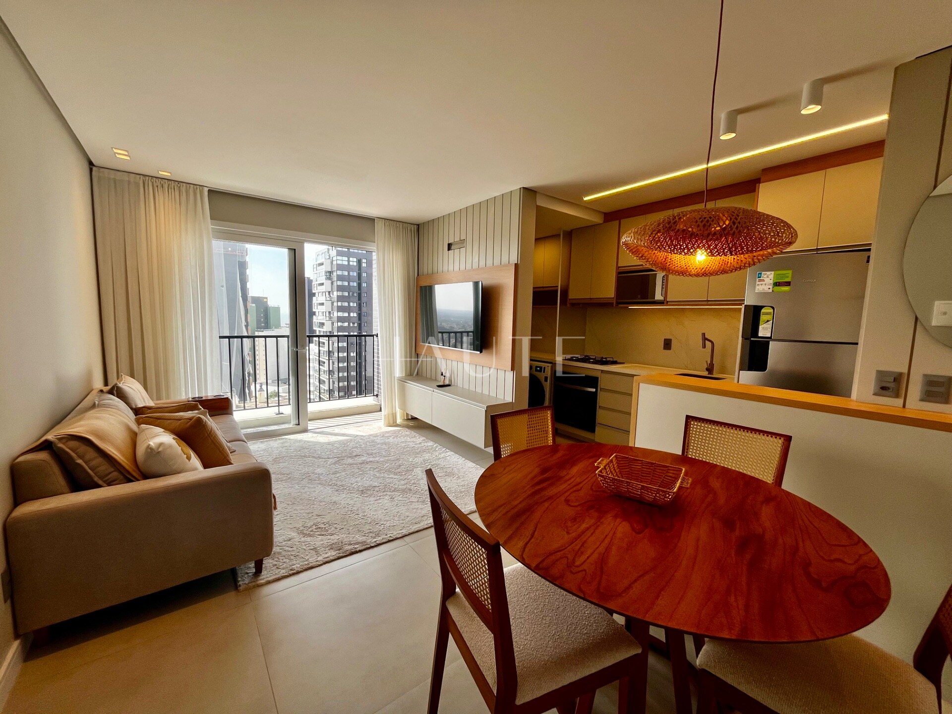 Apartamento 2 dormitórios (1 suíte) no condomínio Toronto | 2 vagas