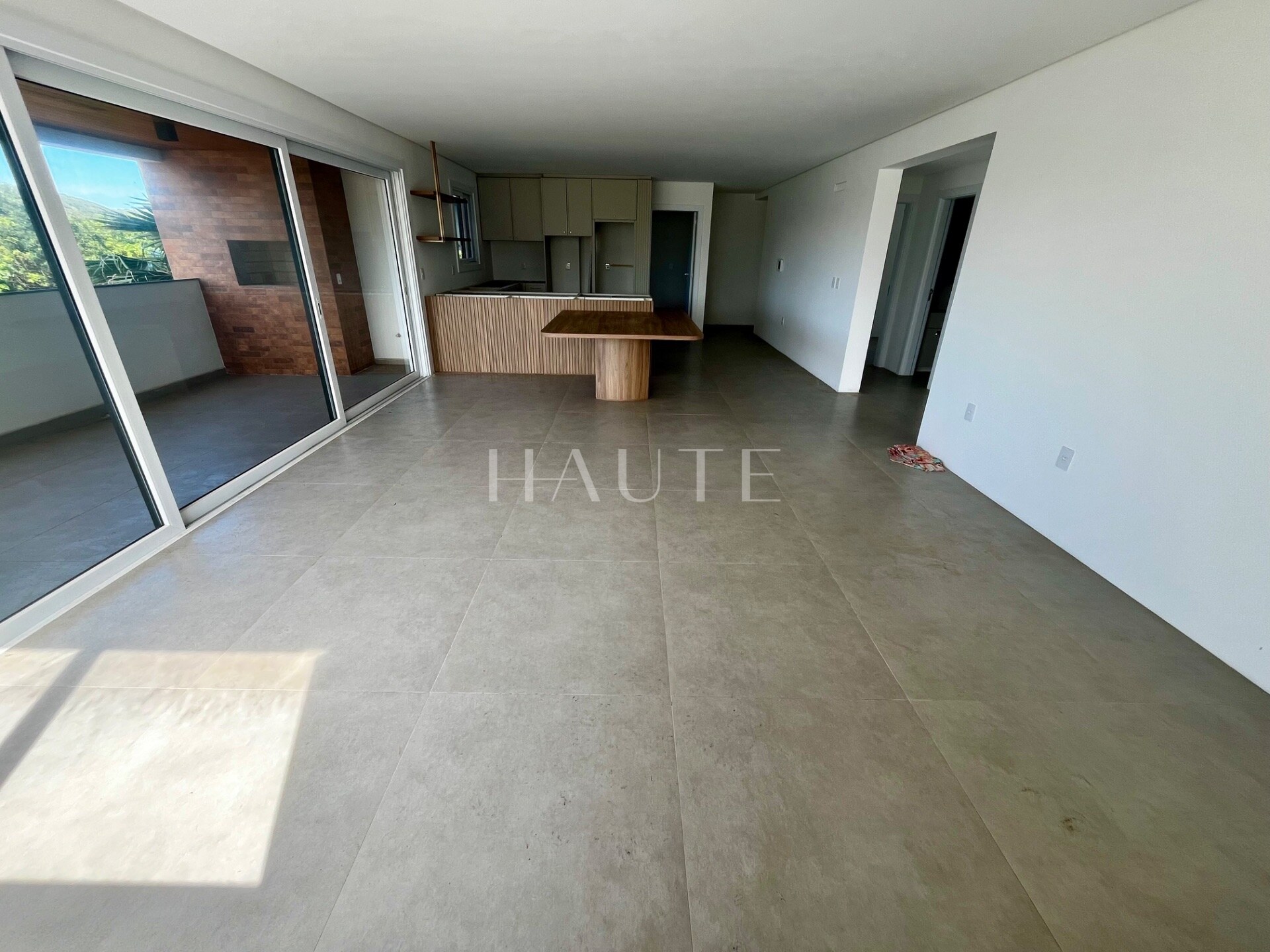 Apartamento 3 dormitórios (1 suíte) com 2 vagas e 150m²
