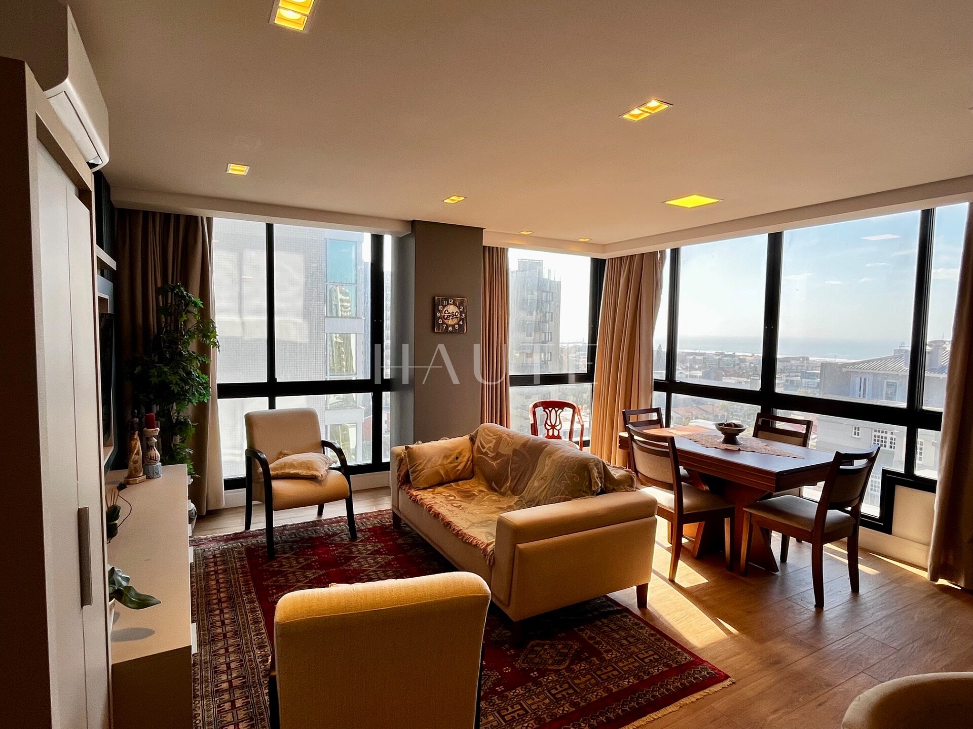 Apartamento 2 dormitórios (1 suíte) com 1 vaga no Verano