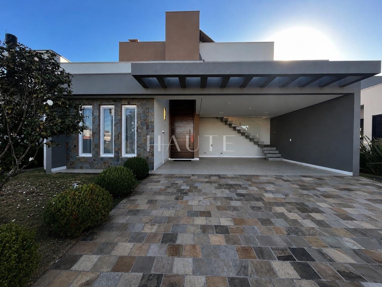 Casa Mobiliada 4 Dormitórios no Reserva das Águas | 3 Suítes, Gourmet, Lareira - Torres/RS